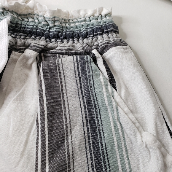 Exist Shorts White Gray Striped Southern Spirit Junior's Size Medium NWT - Picture 8 of 12